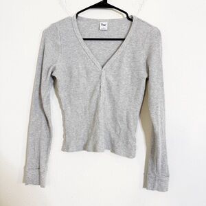 TNA aritzia Gray waffle knit Long Sleeve V-Neck Top